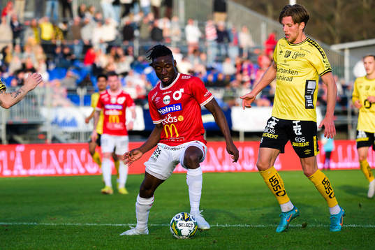 Degerfors Fortune Akpan Bassey och Elfsborgs Noah Söderberg