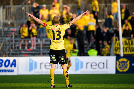 Elfsborgs Johan Larsson jublar
