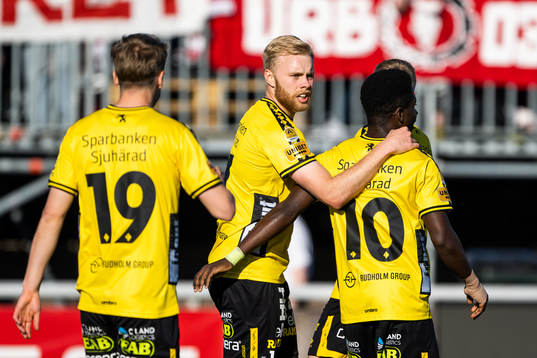 Elfsborgs Sveinn Guðjohnsen jublar med Jeppe Møldrup