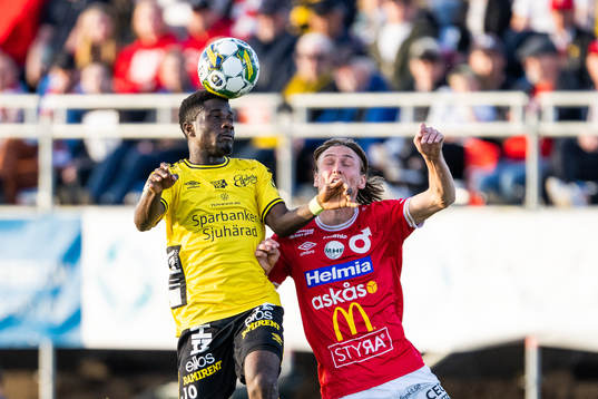 Elfsborgs Michael Baidoo och Degerfors Gustav Granath