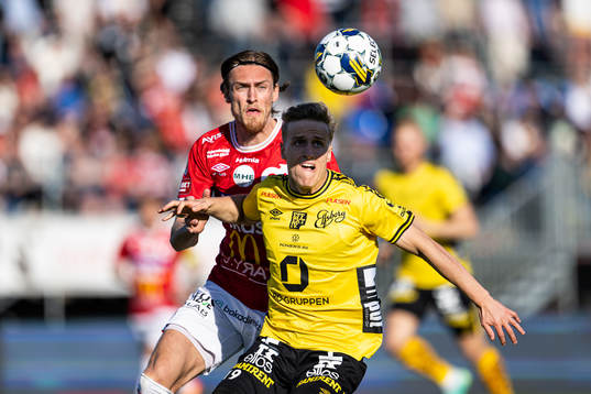 Degerfors Gustav Granath och Elfsborgs Jeppe Møldrup Okkels