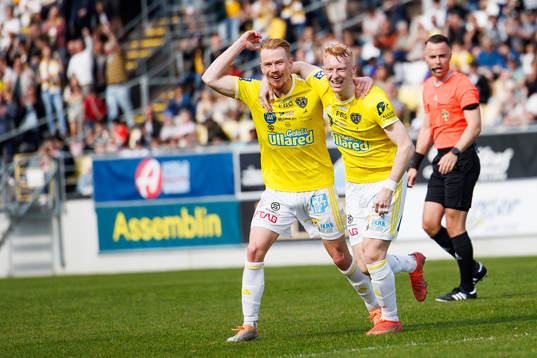 Falkenbergs Linus Borgström och Wilhelm Ärlig jublar
