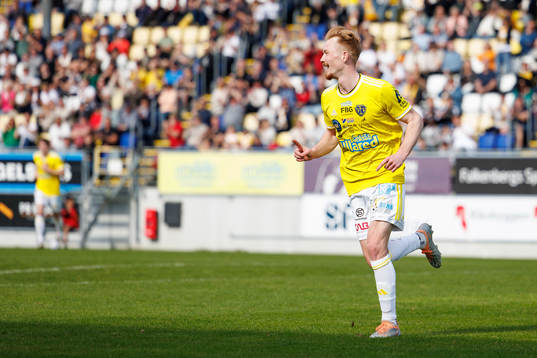 Falkenbergs Linus Borgström jublar