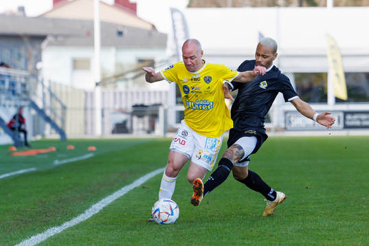 Falkenbergs Christoffer Carlsson och Ahlafors Nuha Jatta