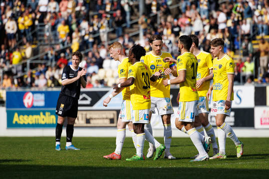 Falkenbergs spelare jublar