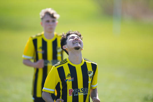 IFK Hässleholms Alireza Nasari jublar