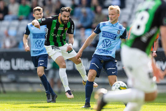 GAIS Mervan Celik skjuter ett skott