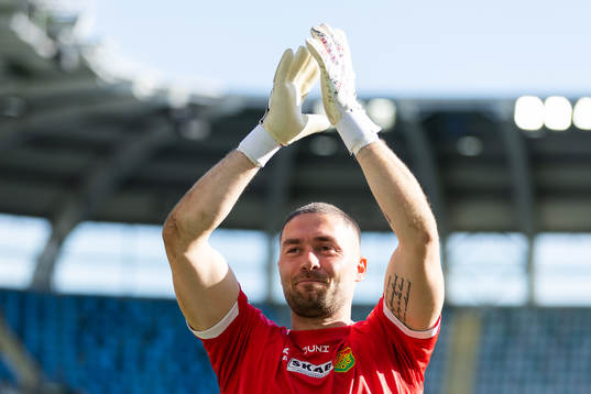 GAIS målvakt Mergim Krasniqi jublar och tackar klacken