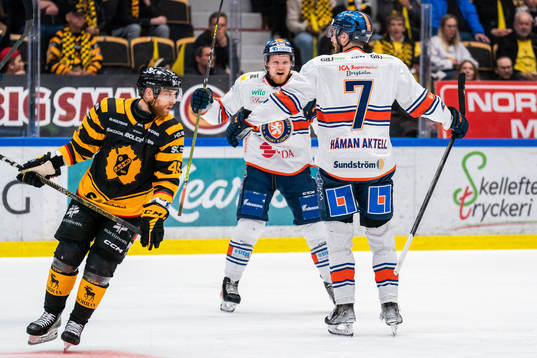 Växjös Hardy Häman Aktell jublar
