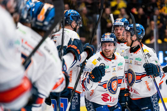 Växjös Joel Kellman jublar