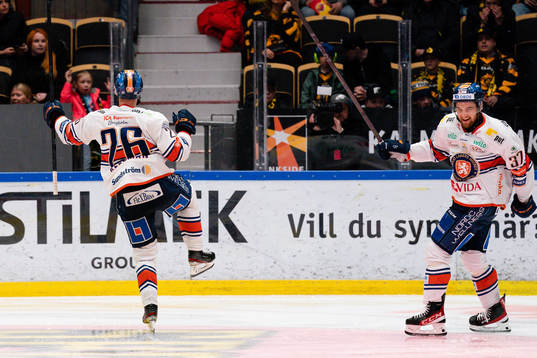 Växjös Joel Kellman och Glenn Gustafsson jublar