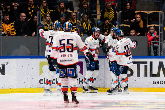 Växjös Joel Kellman jublar