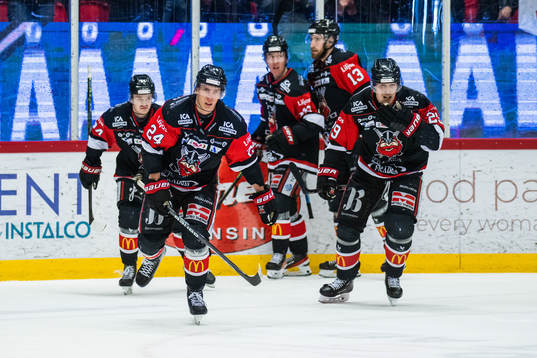 Nybros Nikolai Skladnichenko jublar med lagkamrater