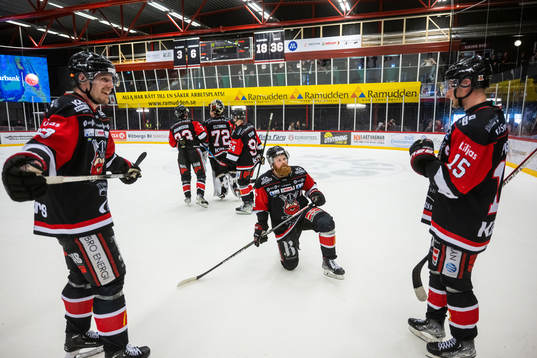 Nybros spelare inväntar resultatet från Kalmars match