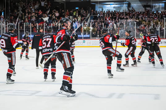 Nybros spelare jublar