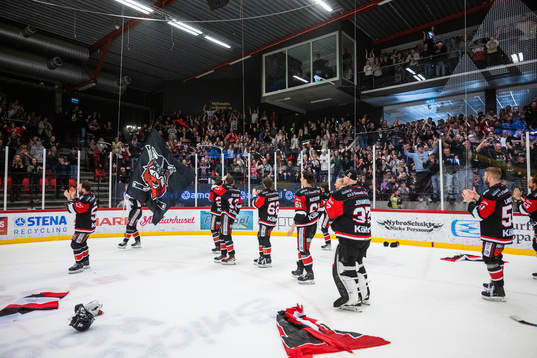 Nybros spelare jublar