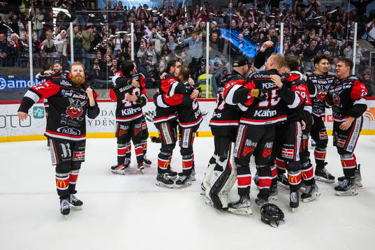 Nybros spelare jublar