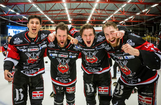 Nybros spelare jublar