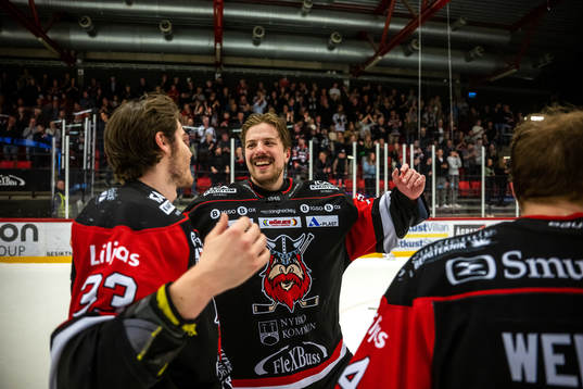 Nybros målvakt Pontus Eltonius jublar