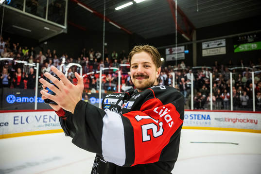 Nybros målvakt Pontus Eltonius jublar