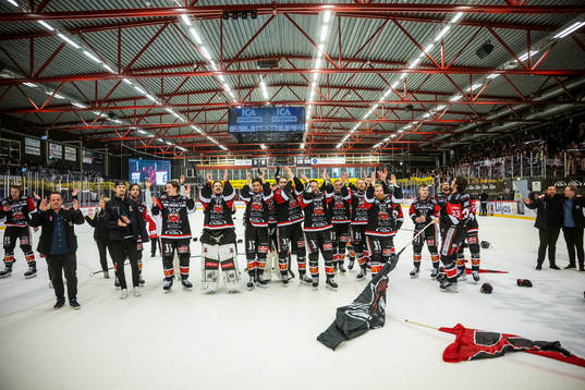 Nybros spelare jublar