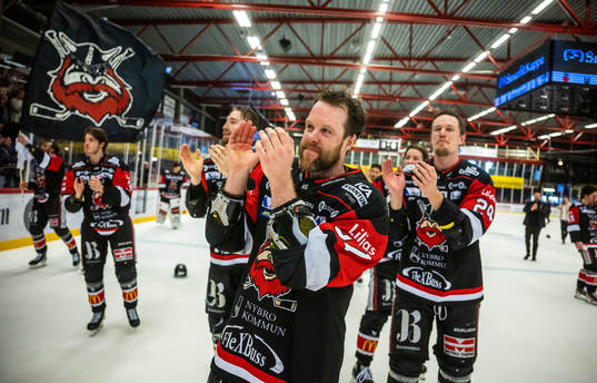 Nybros Niklas Dahlberg jublar