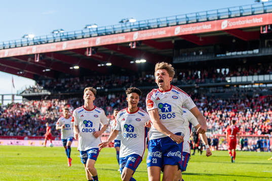 Henrik Heggheim of Vålerenga celebrates