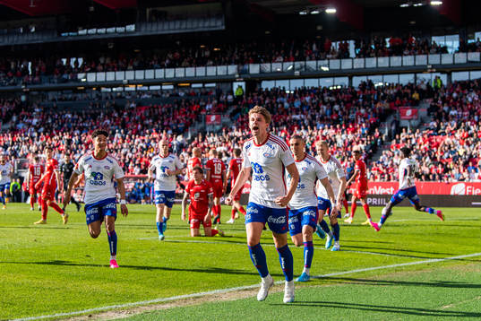 Henrik Heggheim of Vålerenga celebrates