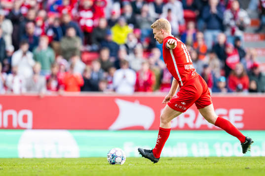 Sivert Heltne Nilsen of Brann scores 2-1
