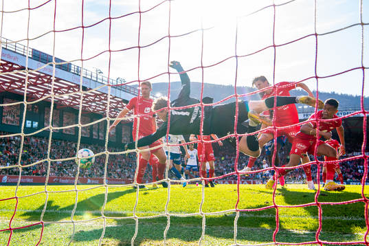 Sivert Heltne Nilsen, goalkeeper Mathias Dyngeland, David