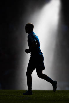 Petter Strand of Vålerenga warms up