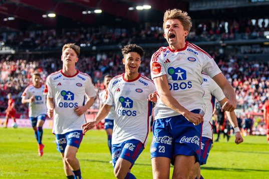 Henrik Heggheim and players of Vålerenga celebrates