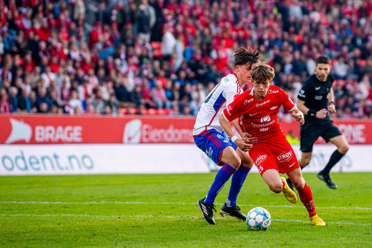 Magnus Riisnæs of Vålerenga and Niklas Jensen Wassberg of