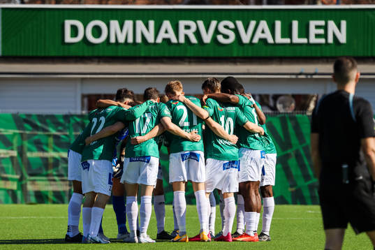 Brages spelare samlas