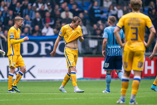IFK Göteborgs Adam Carlén deppar