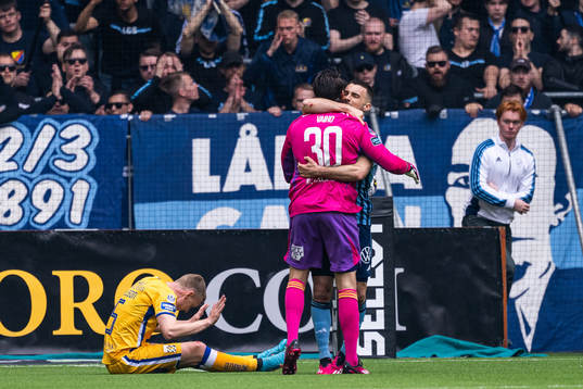 IFK Göteborgs Sebastian Ohlsson deppar medan Djurgårdens