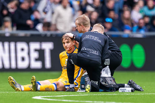 IFK Göteborgs Linus Carlstrand får vård