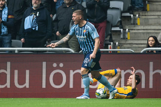 Djurgårdens Victor Edvardsen reagerar