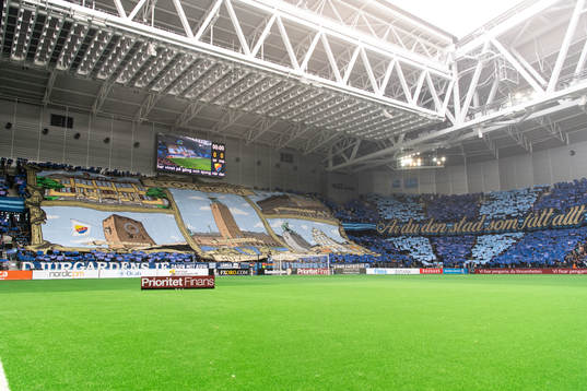 Djurgårdens supportrar med tifo