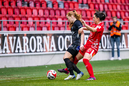 Bläddra bland fler bilder av Fotboll, Damallsvenskan, Växjö DFF - Örebro