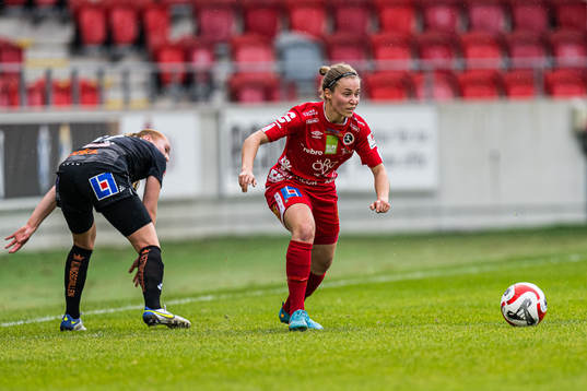 Växjö DFFs Tilde Johansson och Örebros Heidi Kollanen