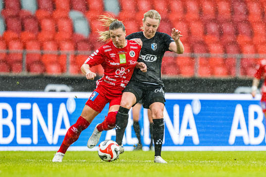 Örebros Louise Lillbäck och Växjö DFFs Alexandra