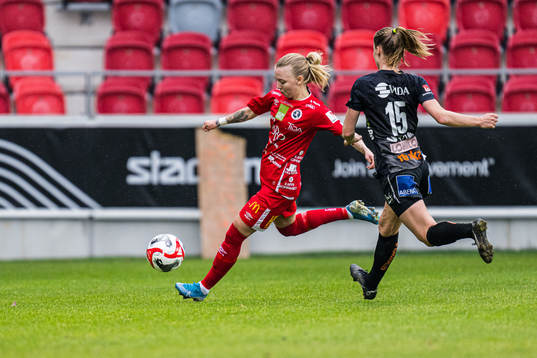 Örebros Nathalie Hoff Persson och Växjö DFFs Juliette