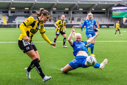Häckens Hanna Wijk och Kalmars Anni Miettunen