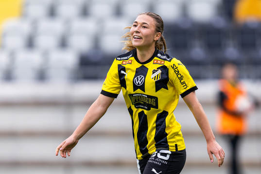 Häckens Alexandra Hellekant jublar