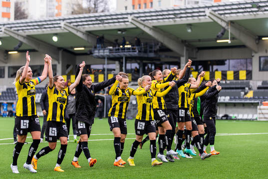 Häckens spelare jublar