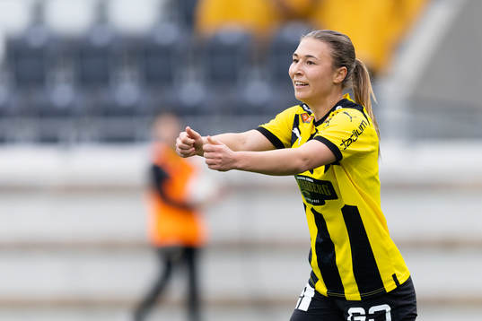 Häckens Alexandra Hellekant jublar