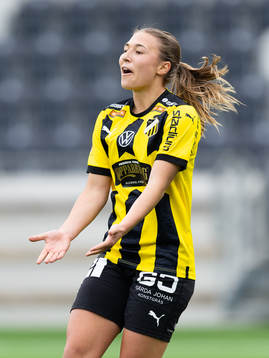 Häckens Alexandra Hellekant jublar