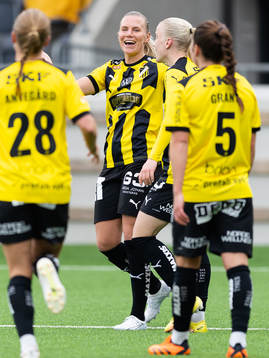 Häckens Josefine Rybrink jublar