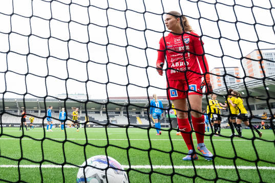 Kalmars målvakt Anna Aurora Koivunen deppar